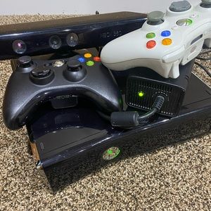 🛑SOLD🛑Xbox 360 with kinect,2 controllers,& cords